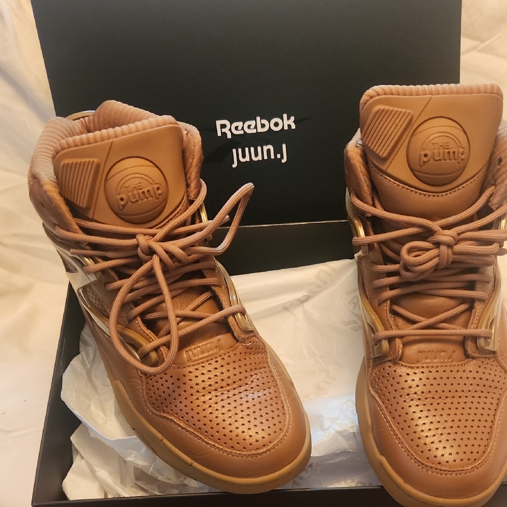 Reebok juun.j Tan/Brown Leather Pump High-Top Sneakers